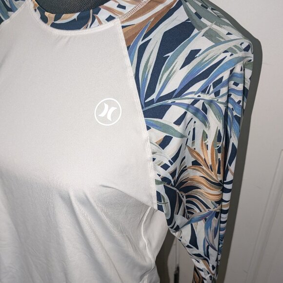 Hurley Ladies Long Sleeve Rashguard, White Womens XXL - Picture 2 of 4